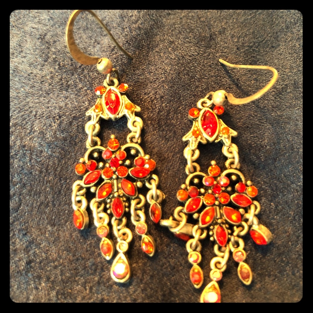 Vintage look in classic crystals